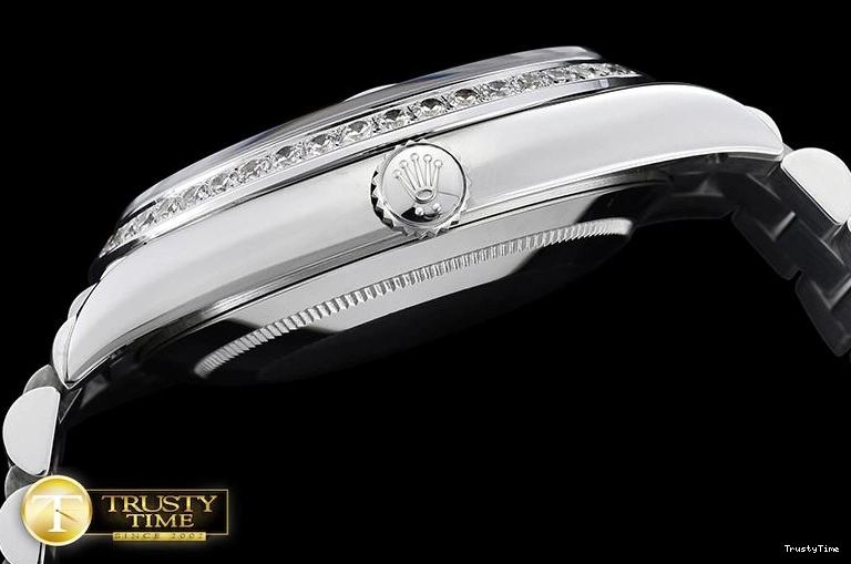 0223 RDD0207F – DayDate Compact 677